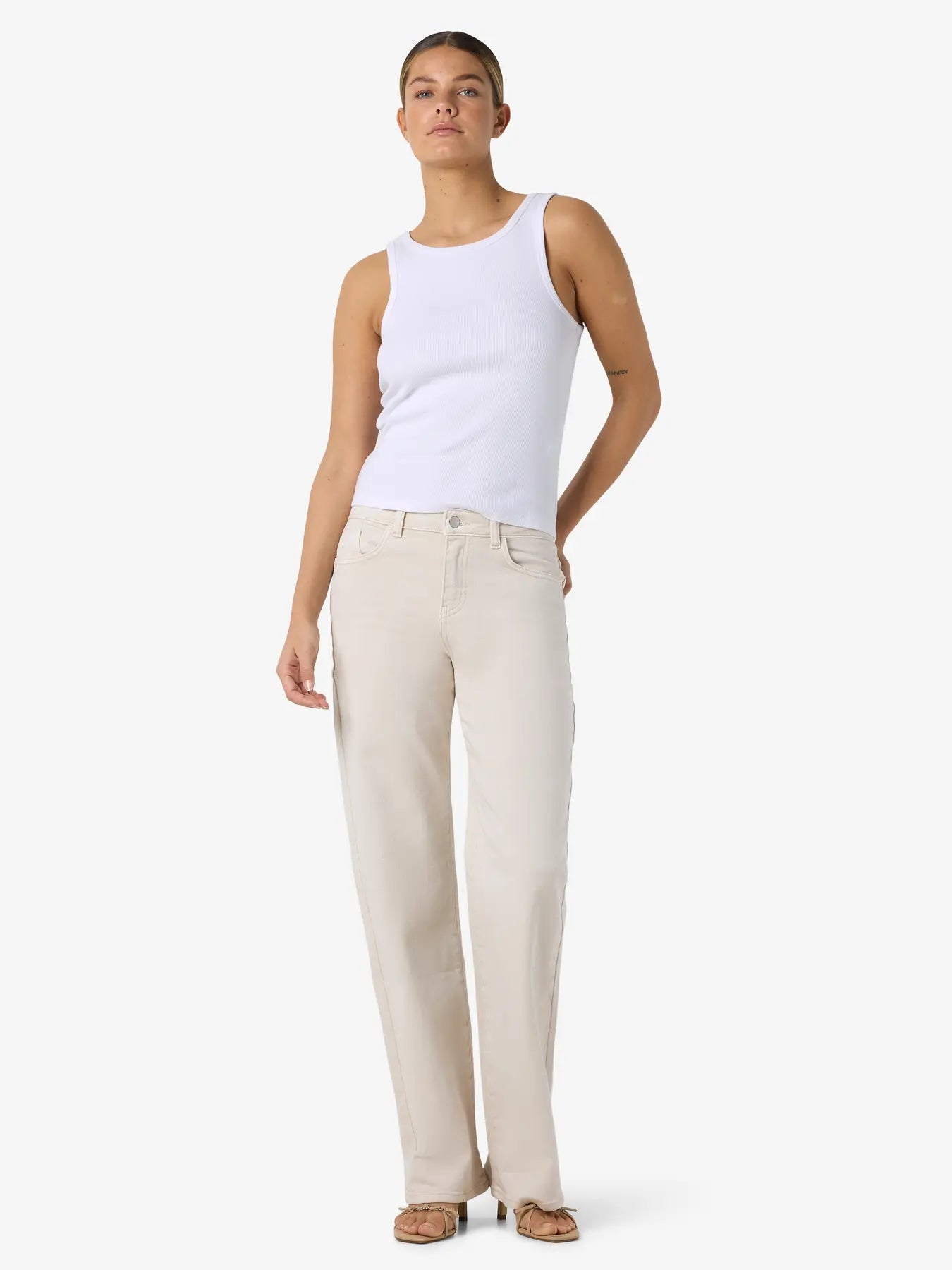 NMYOLANDA MW STRAIGHT JEANS COLORED