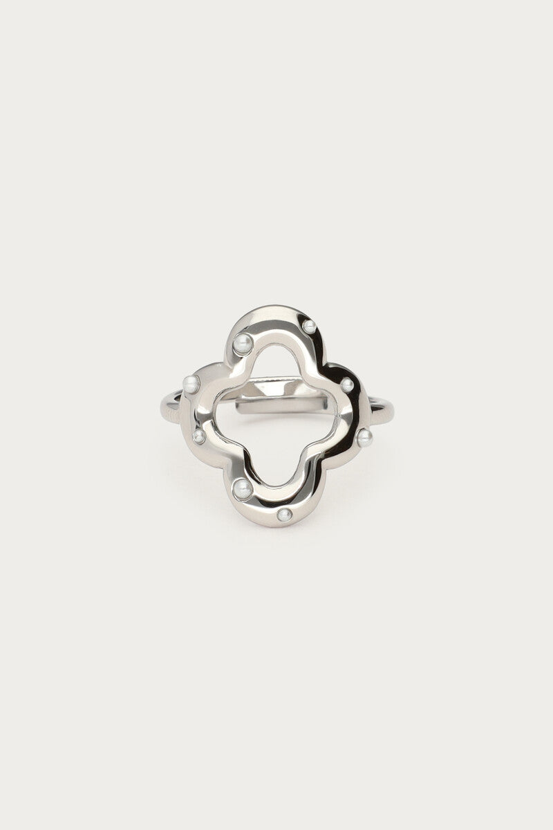 Ring pearl clover