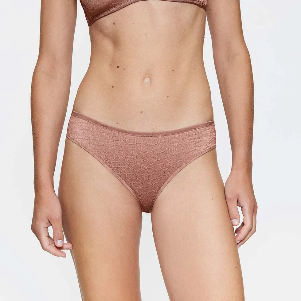 Triumph Signature Sheer Tai