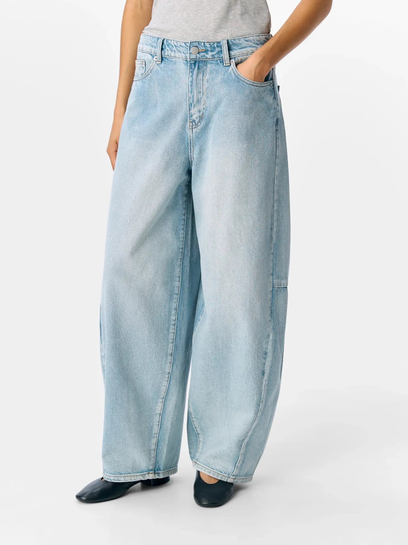 OBJMOJI ELSA MW SUPER BARREL JEANS
