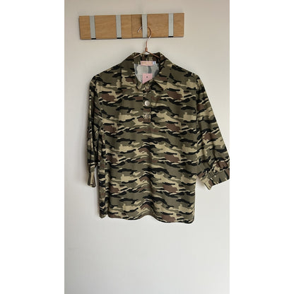 Shirt with gold button