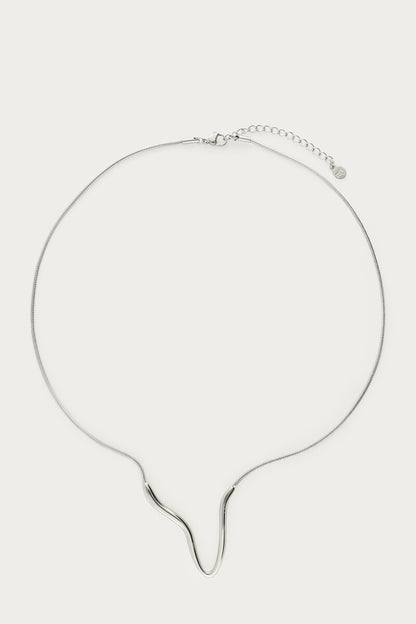 Chain with organic v-shape