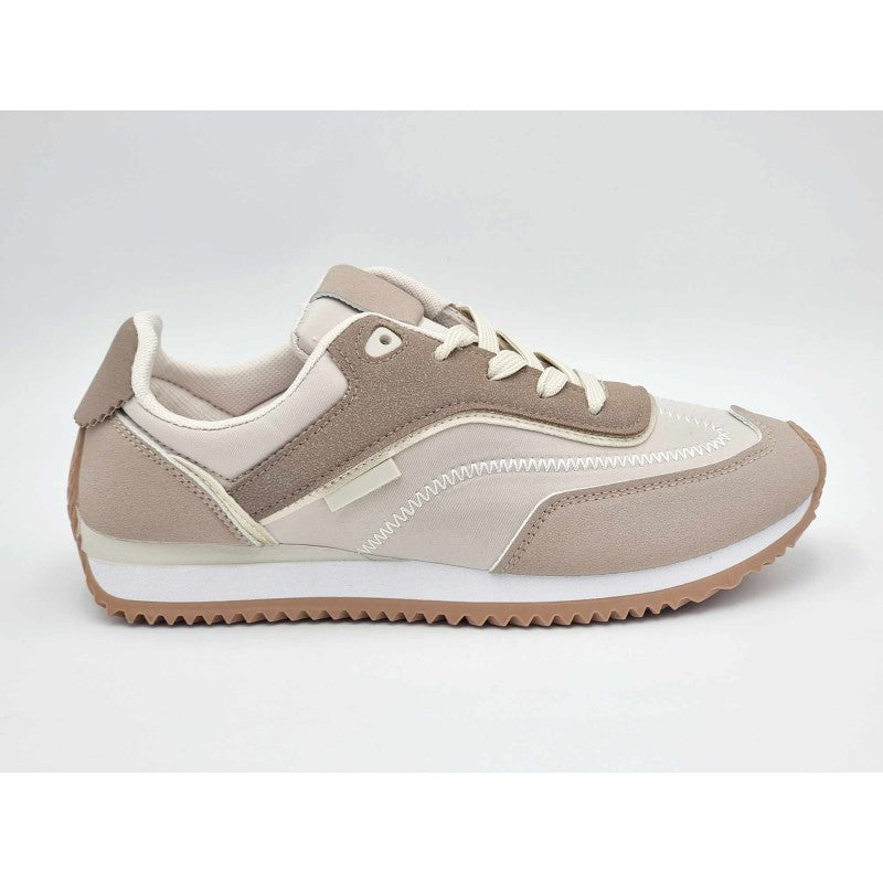 Sneakers med syninger