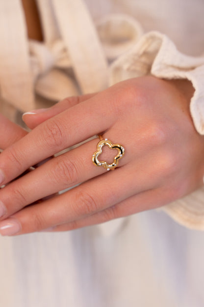 Ring pearl clover