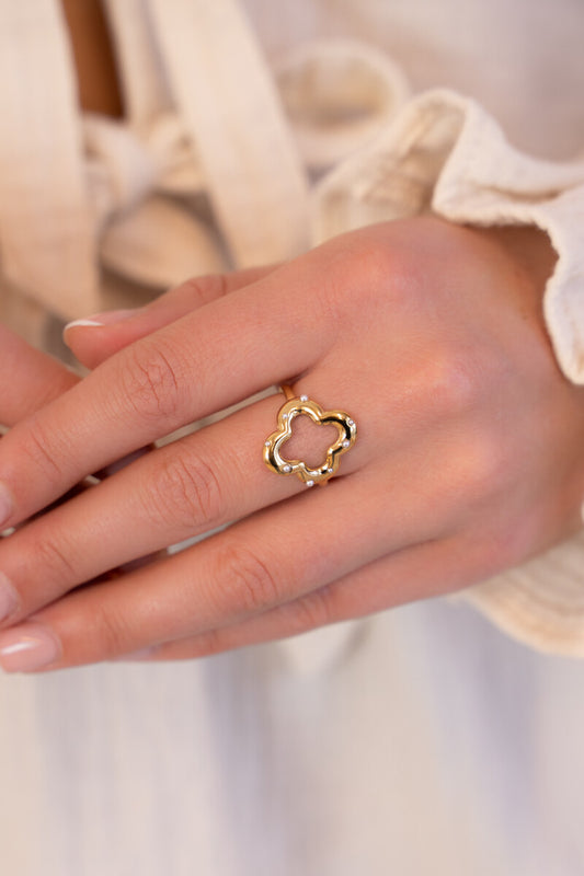 Ring pearl clover