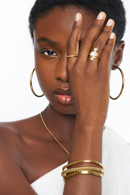 Ring with vertical faux pearls